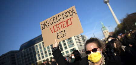 »Das Geld ist da, verteilt es!« – Aktivist auf der »Umverteilen«...