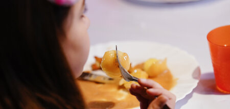 Kindervesperkirche bietet Kindern ein warmes Mittagsessen und kl...
