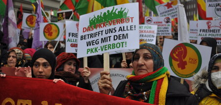 Auch eine feministische Bewegung: Frauen führen die Demonstratio...