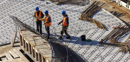 2019 betrug der Anteil ausländischer Beschäftigter im Baugewerbe...