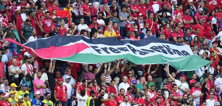 Wiederkehrendes Bild in Katar: »Free Palestine«-Flagge im Zuscha...