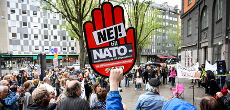 Es gibt auch NATO-Gegner in Schweden: Protest vor der Parteizent...