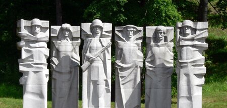 Lithuania_Vilnius_Antakalnis_Cemetery_Red_Army_Heroes.jpg