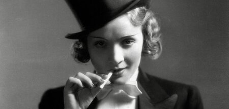 Nur echt mit Zigarette: Marlene Dietrich (1930)
