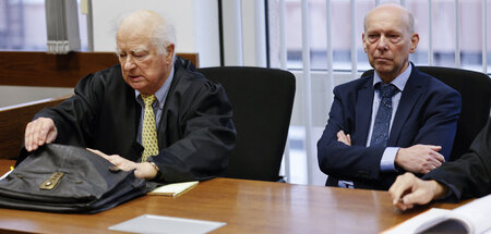Kläger Georg Menne (r.) und Anwalt Eberhard Luetjohann im Gerich... Kläger Georg Menne (r.) und Anwalt Eberhard Luetjohann im Gerich...