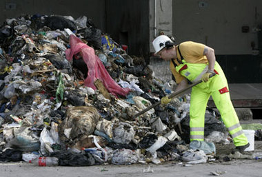 Müll aus Neapel in der Verbrennungsanlage Weisweiler bei Aachen....
