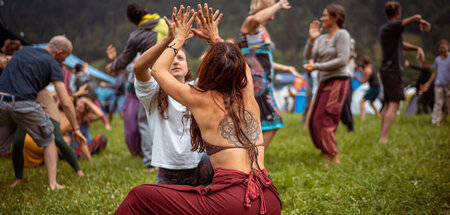 Ritualisiertes Tanzen auf dem »Pachamama-Festival« in der Schwei...