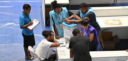 Zählen im Büro der Wahlkommission in Suva, Fidschi, am Donnersta...