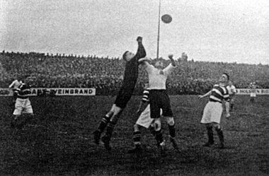 In den 20er Jahren spielte Altona 93 im größten Stadion Norddeut...