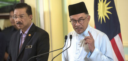 Malaysias Premierminister Anwar Ibrahim ist noch unschlüssig ob ... Malaysias Premierminister Anwar Ibrahim ist noch unschlüssig ob ...