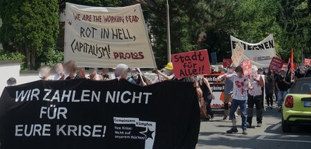 Wo es was zu holen gäbe: Protestzug durch das Nürnberger Reichen...