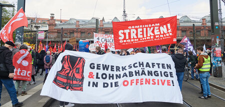 Seit langer Zeit nur noch Defensive: Demo in Berlin Seit langer Zeit nur noch Defensive: Demo in Berlin