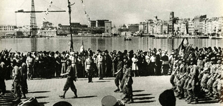Der Hafen von Marseille (Postkarte, um 1945)