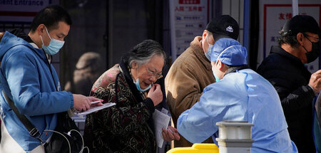 Testen vor dem Krankenhaus: Ergebnis nach 15 Minuten (Shanghai, ...