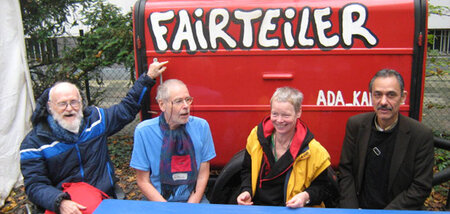 Peter, Klaus, Anke und Triwoko (v.l.n.r.) vor der Ada-Kantine