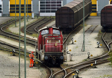 Die Bahn erneuert ihren Rangierlok-Fuhrpark. Rußfilter will sie ...