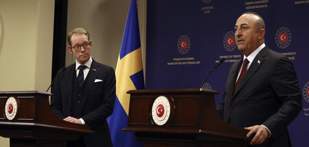 Augenscheinlich, wer das Sagen hat: Pressekonferenz mit Billströ... Augenscheinlich, wer das Sagen hat: Pressekonferenz mit Billströ...