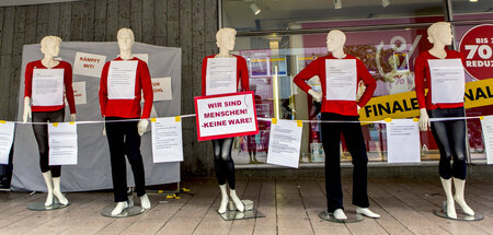 Nicht bloß Puppen: Beschäftigte von Galeria Karstadt-Kaufhof (Pr... Nicht bloß Puppen: Beschäftigte von Galeria Karstadt-Kaufhof (Pr...