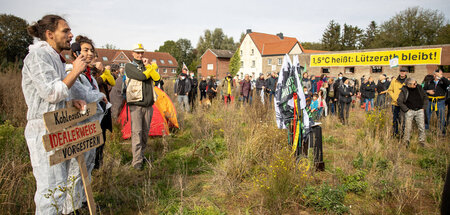 »Zentraler Ort der Kämpfe«: Demo vor dem Hof von Eckardt Heukamp... »Zentraler Ort der Kämpfe«: Demo vor dem Hof von Eckardt Heukamp...
