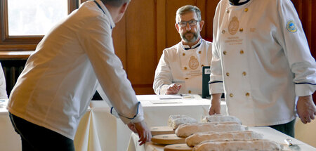 »Zu Tisch« und Christstollen verkosten »Zu Tisch« und Christstollen verkosten