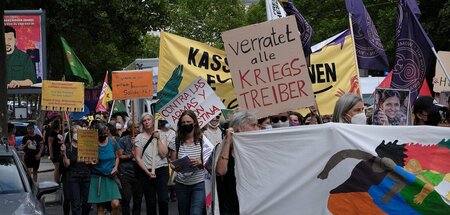 Antimilitaristische Demonstranten in Kassel (3.9.2022)
