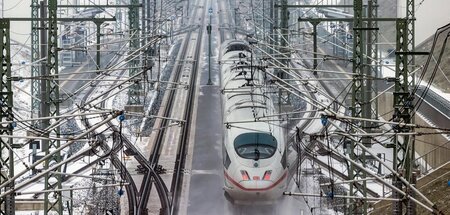 ICE: Eine Art Hochgeschwindigkeitszug, der oft verspätet kommt –...