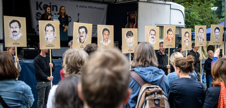 Namen nennen: Auf einer Kundgebung in München werden die Bilder ...