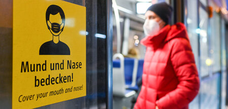 Bald verschwunden? Hinweisschild an einer Straßenbahn (München, ...