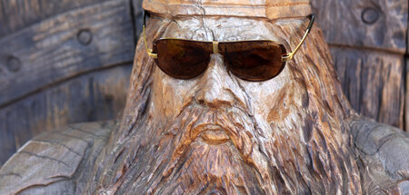 Blendendes Kyffhäuserdenkmal: Holzskulptur von Friedrich I. »Bar... Blendendes Kyffhäuserdenkmal: Holzskulptur von Friedrich I. »Bar...