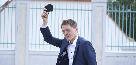 An der Maskenpflicht hält der Bundesgesundheitsminister nach wie... An der Maskenpflicht hält der Bundesgesundheitsminister nach wie...