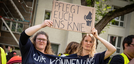 Klare Botschaft: Aktivistinnen des Dauerstreiks an Unikliniken i... Klare Botschaft: Aktivistinnen des Dauerstreiks an Unikliniken i...