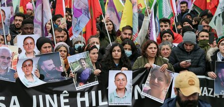 Demonstration zum Gedenken an die Ermordeten (Paris, 24.12.2022)
