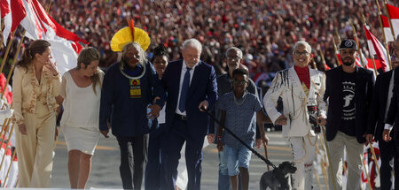 Brasiliens Präsident Lula da Silva (M.) beim Antritt seiner drit...