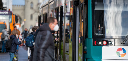 Maskenpflicht bald Geschichte: Straßenbahn in Potsdam (17.1.2022