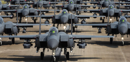 Bereit zur Aufrüstung mit US-Nuklearwaffen: Kampfflugzeuge der s...