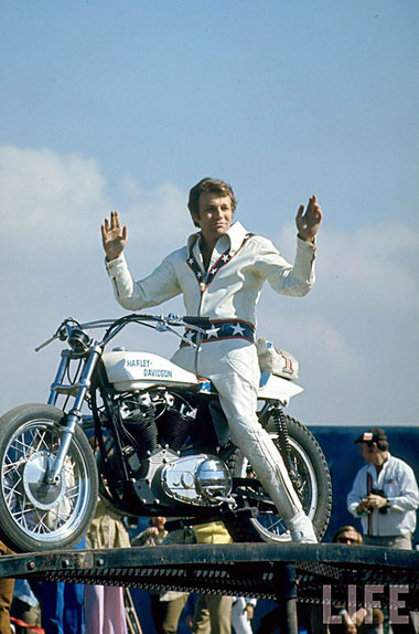 Vorbild aller Eisspeedway-Fahrer: Evel Knievel (Mut, Risikoberei...