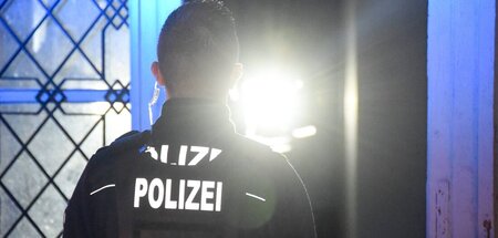 Einem Innenminister sind bekanntlich alle Vorwände recht, um die...