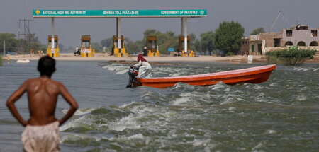 Nach heftigen Monsunregen stand in Pakistan im Sommer 2022 zeitw...