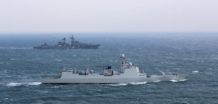 Gemeinsames Manöver der Marine Russlands und der Volksrepublik i...