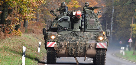 Waffen liefern statt Frieden stiften: »Panzerhaubitze 2000« der ...