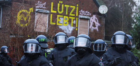 Sie setzten gewaltsam Profitinteressen des Kapitals durch: Poliz...