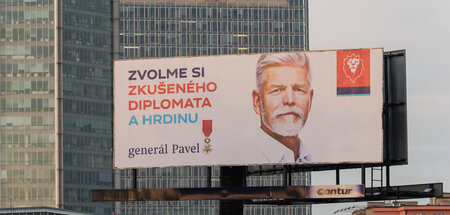NATO-General will Staatschef werden: Wahlplakat des Kandidaten P...