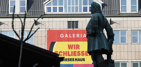 Schaufensterpuppen werden hier zur Zeit für 25 Euro verramscht: ...