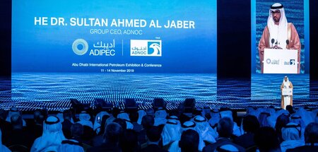 Ahmed Al-Dschaber eröffnet eine Ölkonferenz am 12. November 2019...