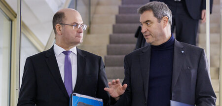 Der bayerische Finanzminister Albert Füracker mit Ministerpräsid