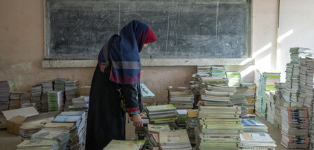 Eine afghanische Lehrerin in einer Schule in Kabul (22.12.2022)