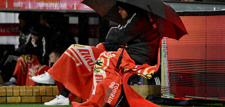 Es regnet, es regnet: Oliver Ruhnert, Geschäftsführer des 1. FC ...