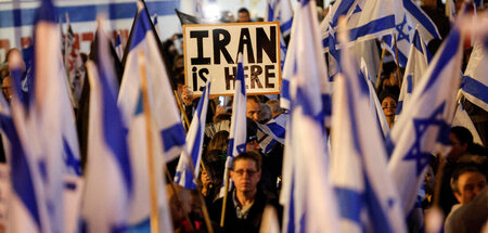 »Iran ist hier«: Israelis demonstrieren im Flaggenmeer gegen die...