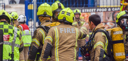 Schwere und lebensgefährliche Arbeit: Britische Feuerwehrleute i...