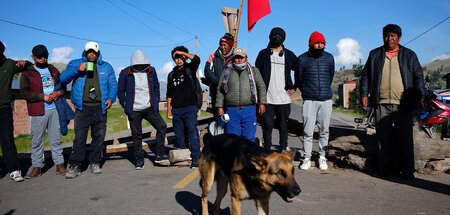 Lassen sich Staatsstreich und Polizeigewalt nicht gefallen: Demo...